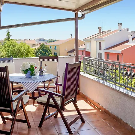 Appartamento 1 Bedroom Awesome In Rovigno