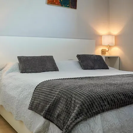 Appartamento 1 Bedroom Awesome In Rovigno