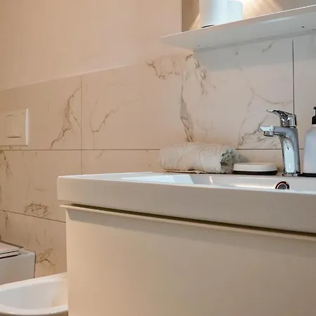 Appartamento 1 Bedroom Awesome In *