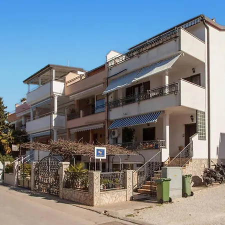1 Bedroom Stunning In * Rovigno